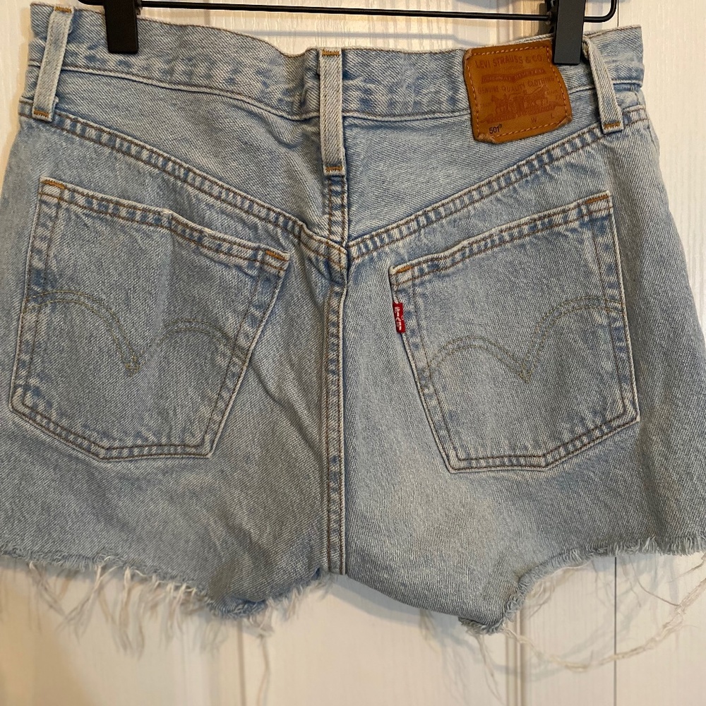 Levi Shorts - Picture 4 of 5